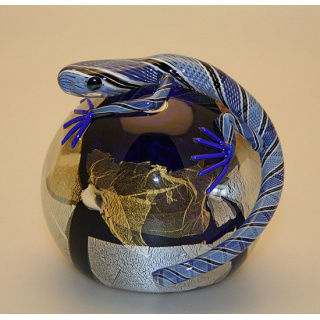 glass_lizard_paperweight